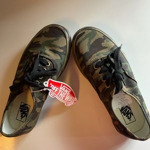 Vans kids size 3 camo shoes brand new in box